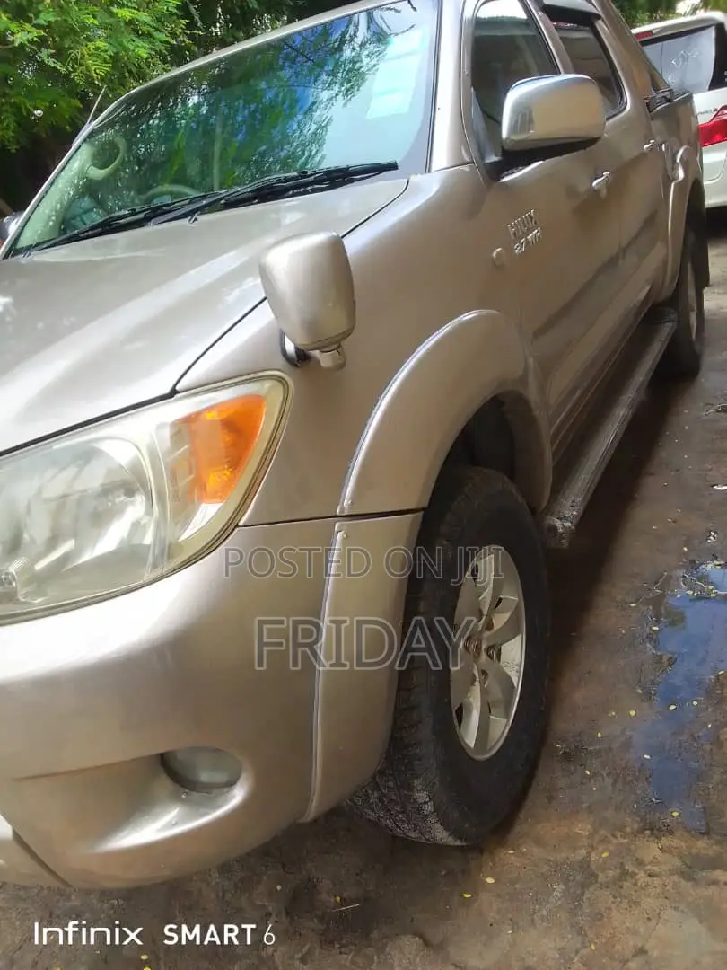 Toyota Hilux 2007 Gold