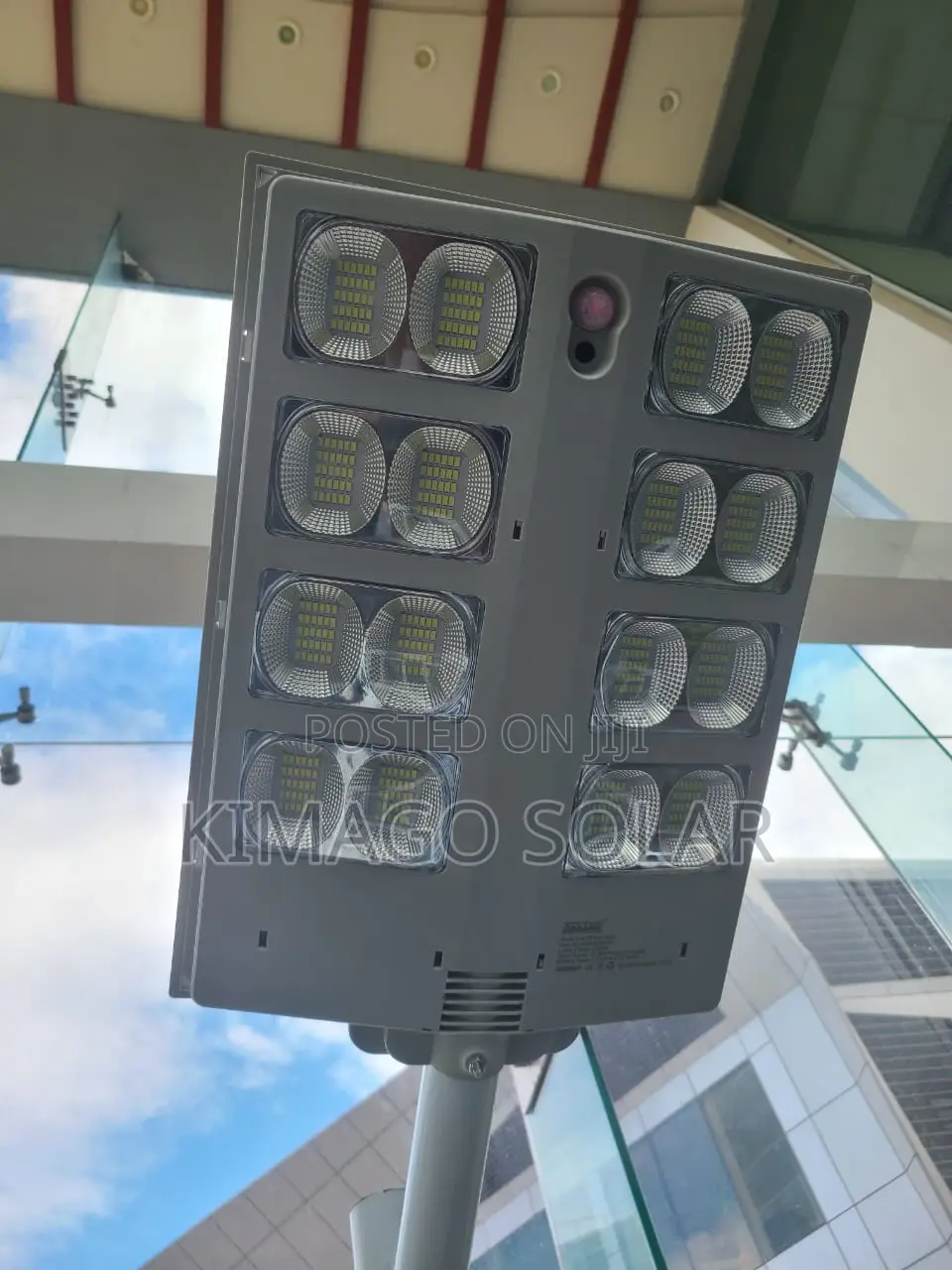 2000W Hii Taa Ya Solar Unafunga Kwenye Eneo LA Nyumba Yako