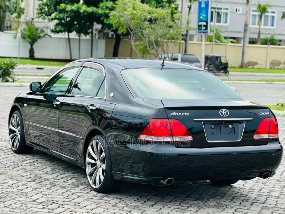 Toyota Crown 2004 Black