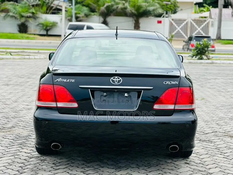 Toyota Crown 2004 Black
