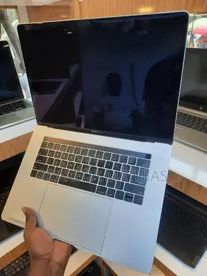 Laptop Apple MacBook Pro 2018 16GB Intel Core I7 SSD 512GB