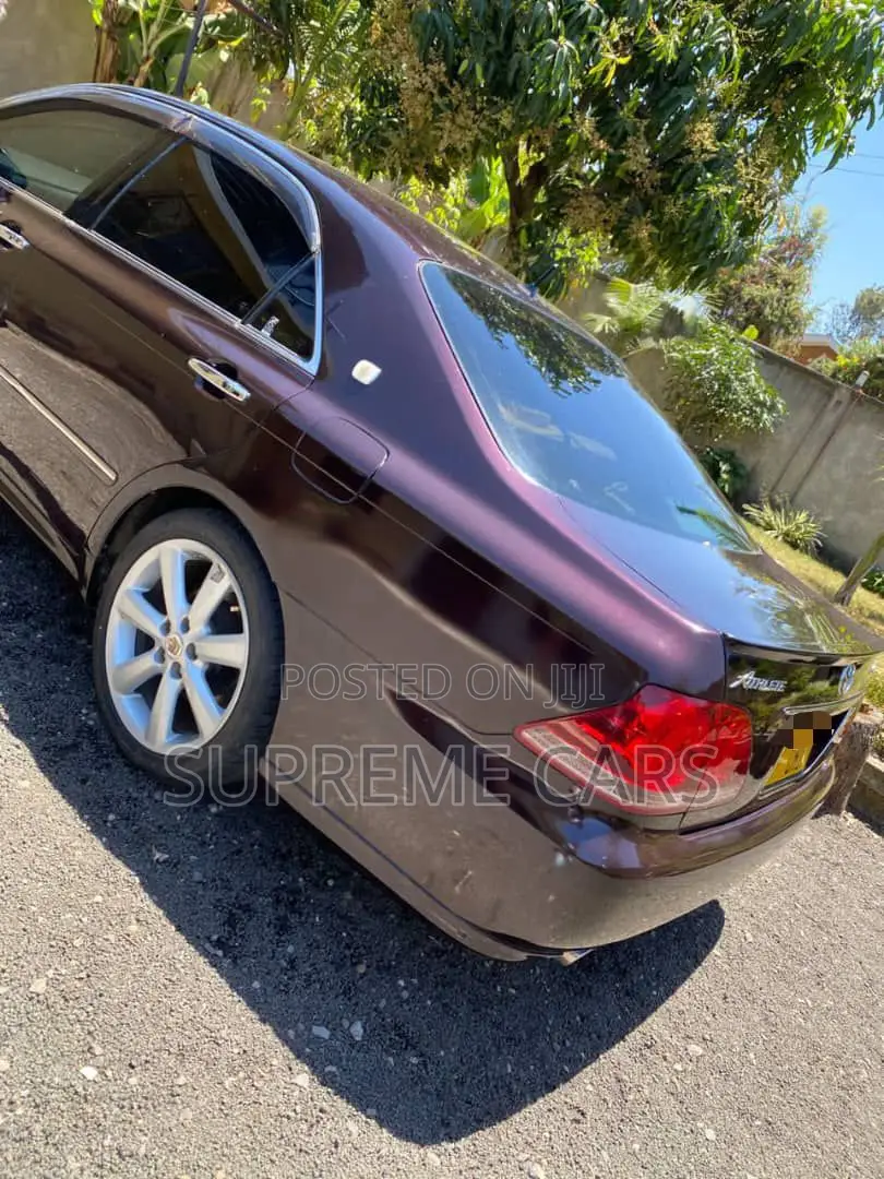 Toyota Crown 2006 Burgundy