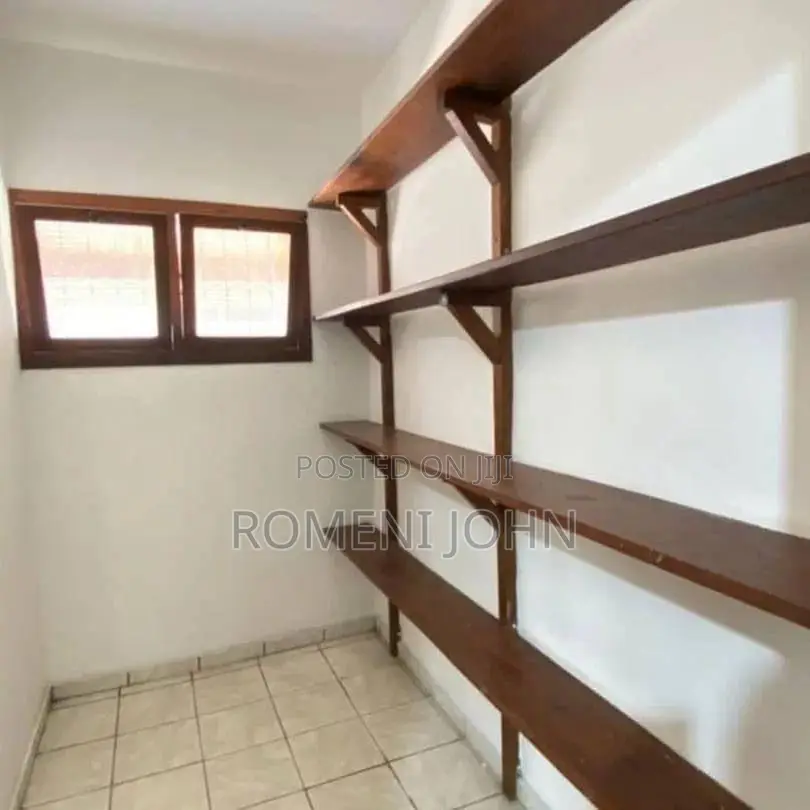 5bdrm Block of Flats in Tanzania Dsm, Ukonga for sale