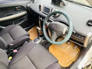 Toyota IST 2004 White
