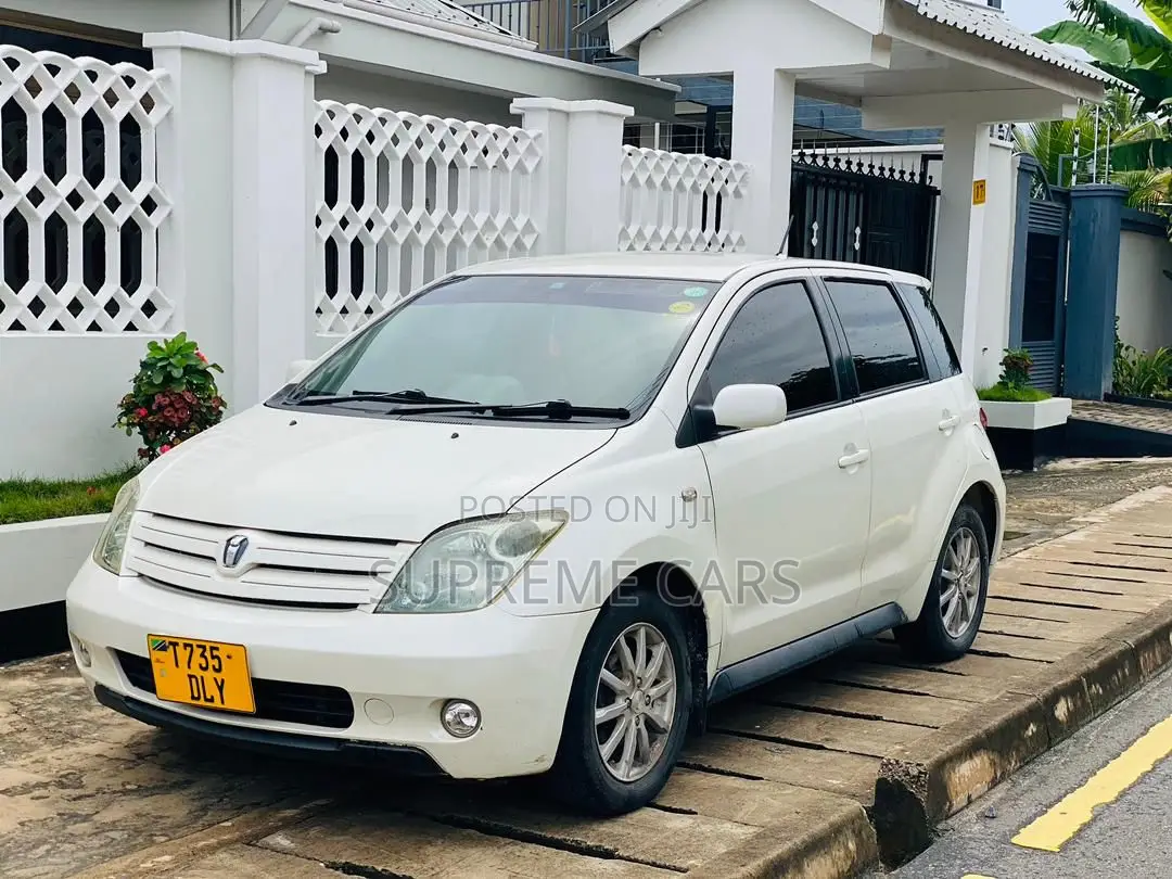 Toyota IST 2004 White