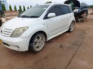 Toyota IST 2006 White