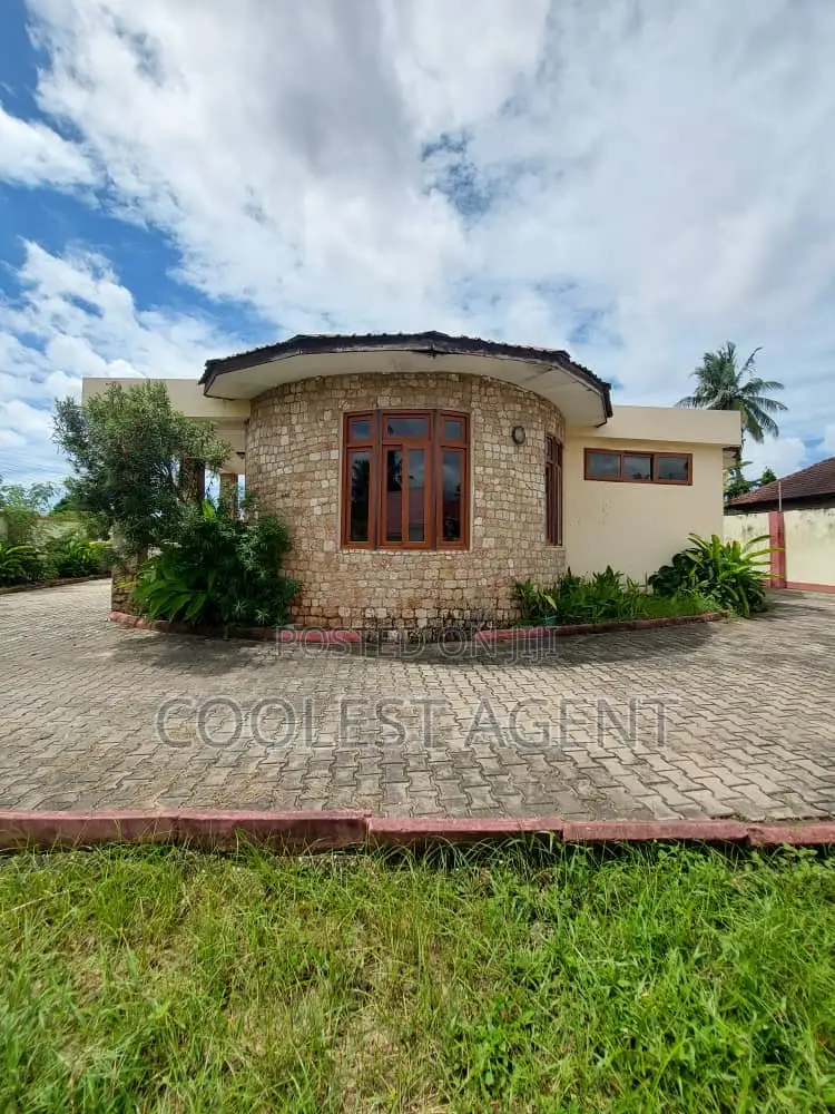 3bdrm House in Tegeta, Kinondoni for sale