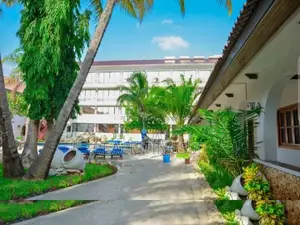Mbezi Beach: 4 Star Operating Beach Hotel Inauzwa - Dar
