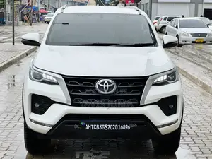 Toyota Fortuner 2022 White