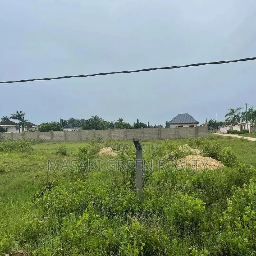 1100 Plot for Sale at Bahari Beach