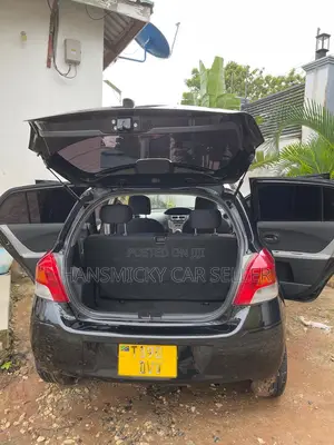 Toyota Vitz 2005 Black
