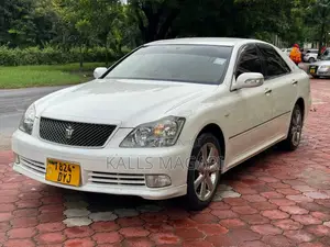 Toyota Crown Royale 2005 White