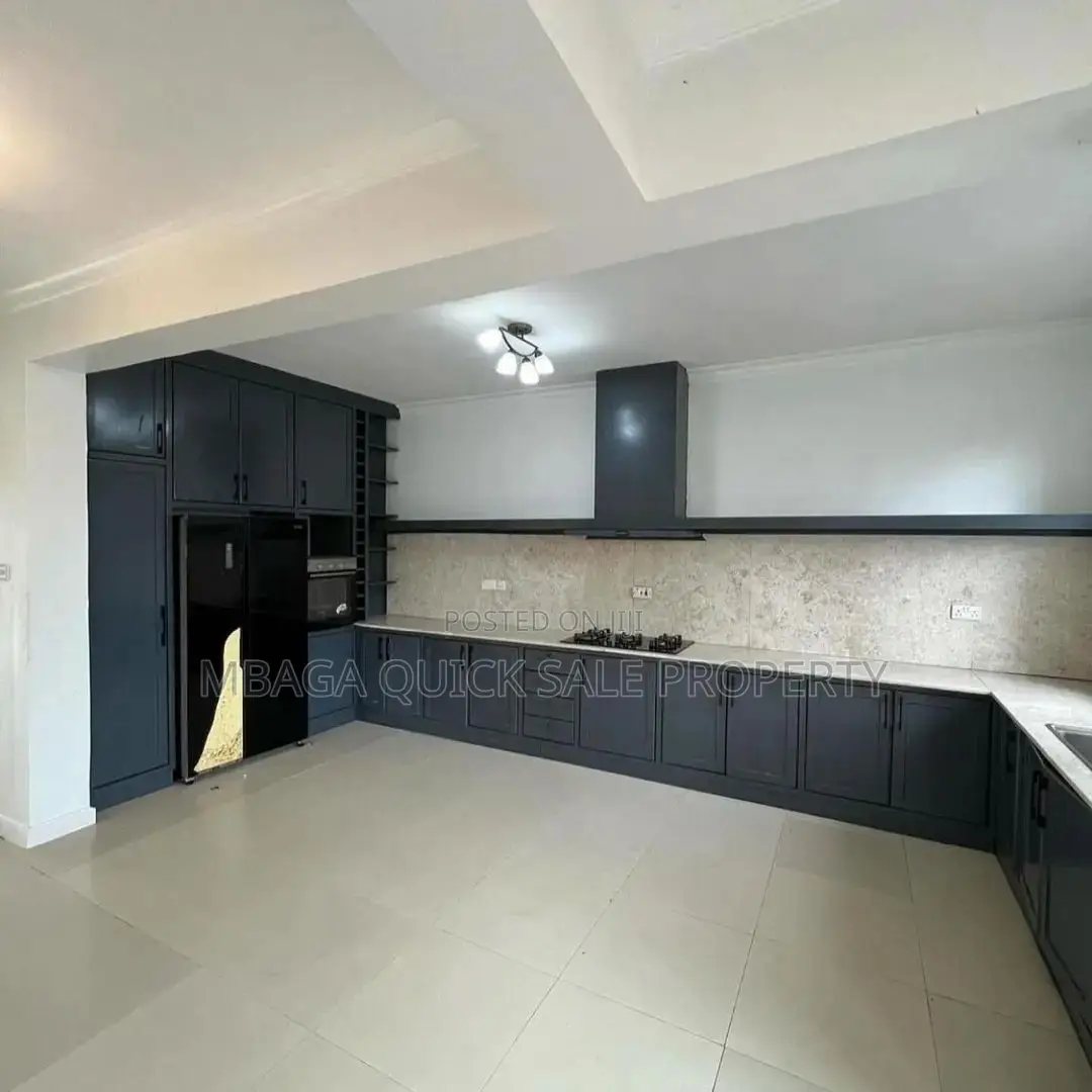 4bdrm House in Mbez Beach for rent