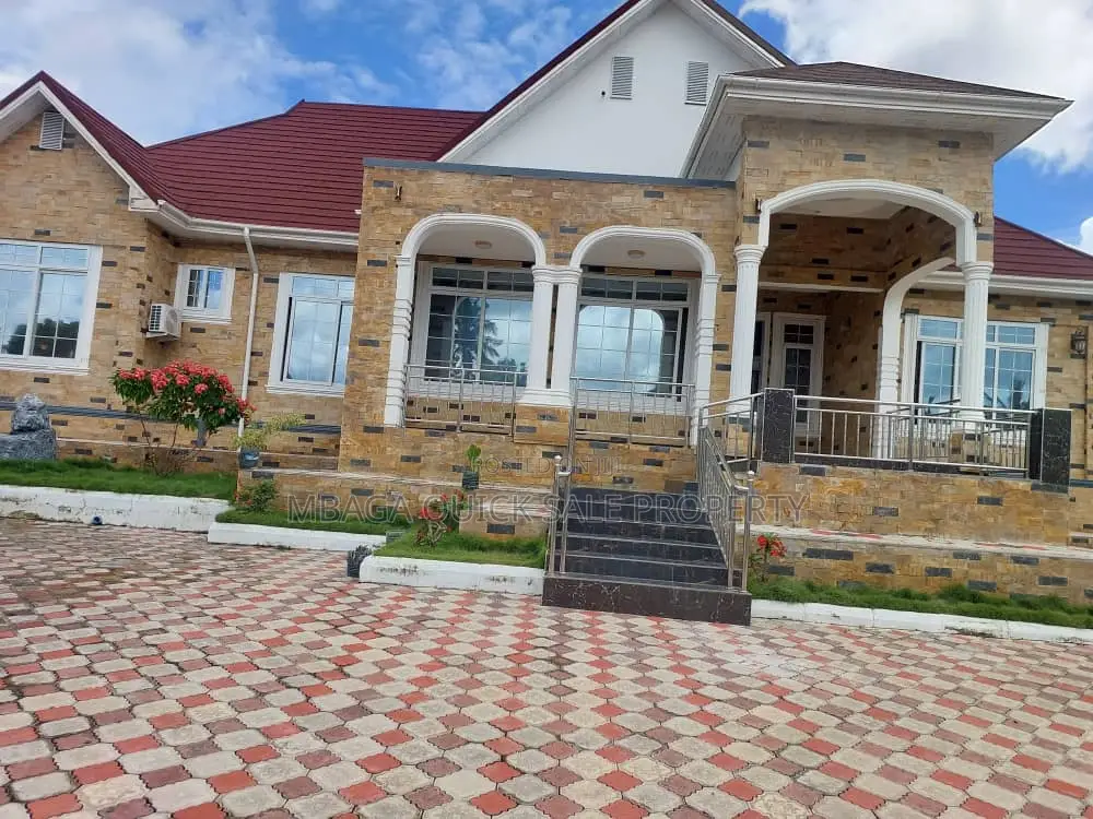5bdrm Bungalow in Goba  Kwa  Awadh for sale