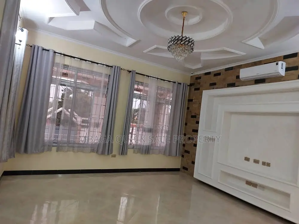 5bdrm Bungalow in Goba  Kwa  Awadh for sale