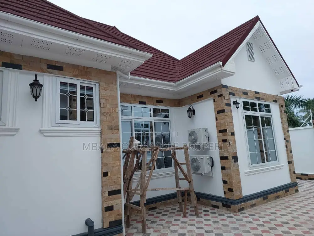 5bdrm Bungalow in Goba  Kwa  Awadh for sale