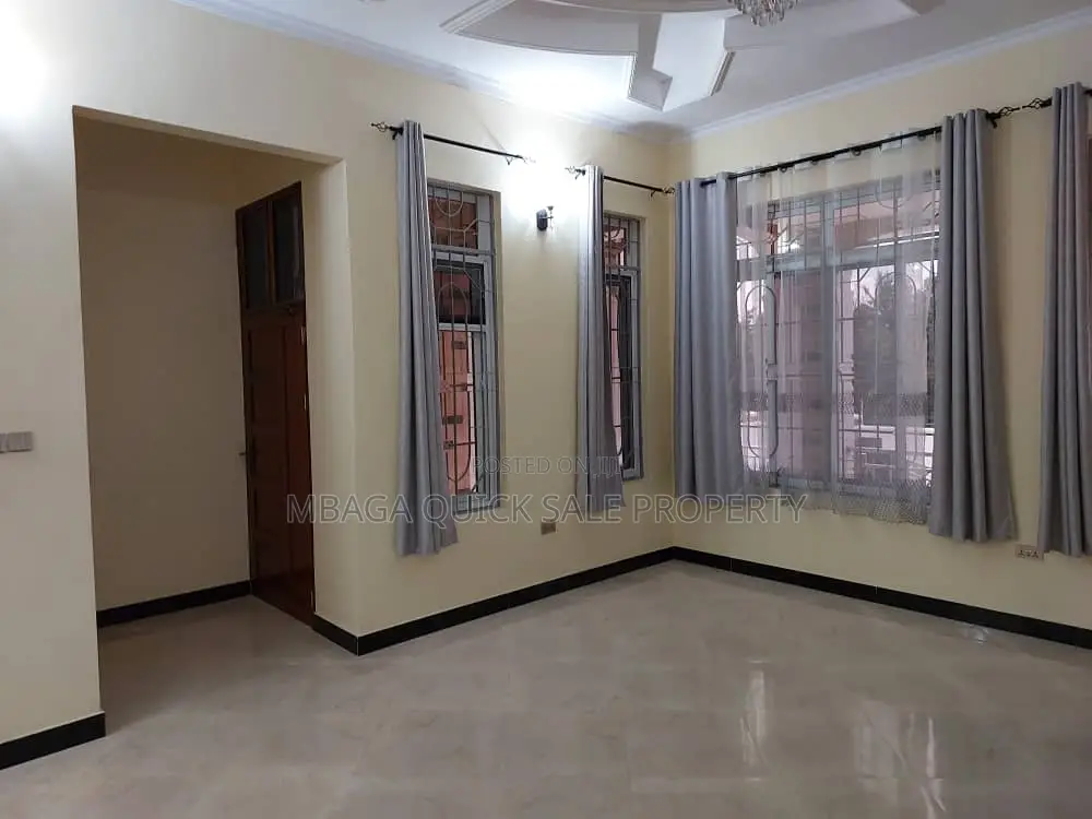 5bdrm Bungalow in Goba  Kwa  Awadh for sale
