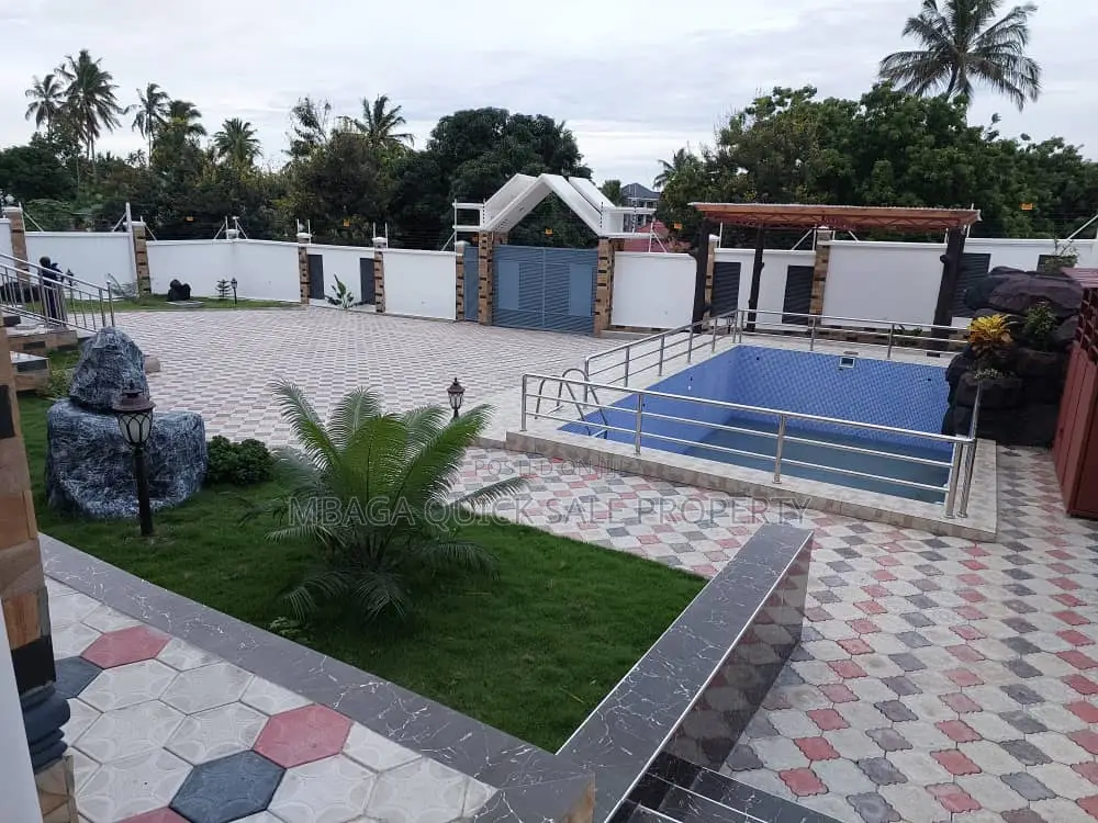 5bdrm Bungalow in Goba  Kwa  Awadh for sale