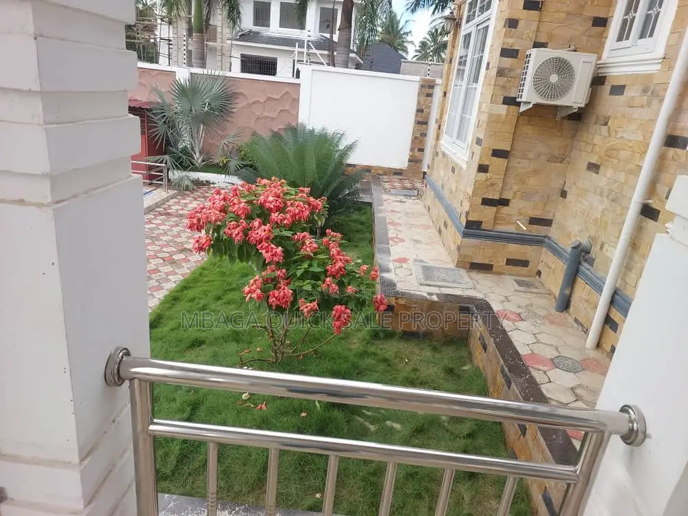 5bdrm Bungalow in Goba  Kwa  Awadh for sale
