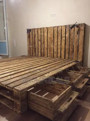 Kitanda Kizuri Pallet Bed