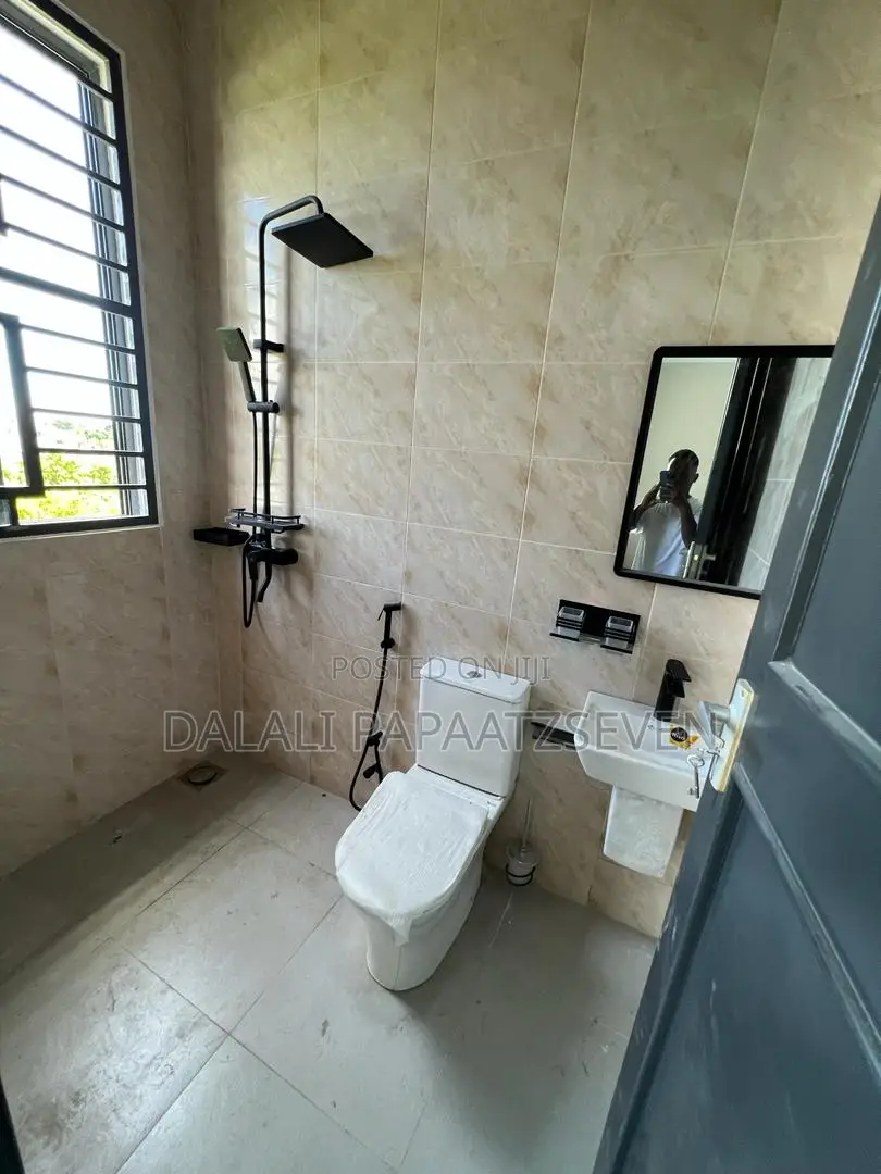 2bdrm Apartment in Dalalipapaatzseven, Bunju for rent