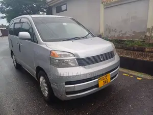 Toyota Voxy 2001 Silver