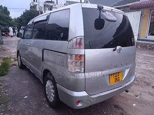 Toyota Voxy 2001 Silver