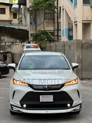 Toyota Harrier 2022 White