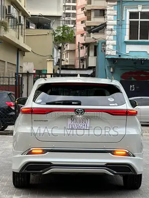 Toyota Harrier 2022 White