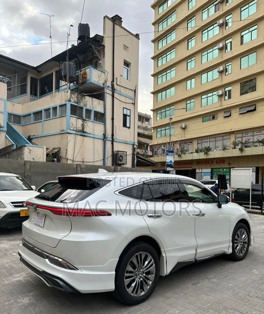 Toyota Harrier 2022 White