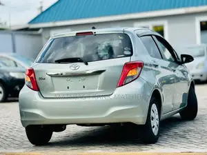Toyota Vitz 2011 Silver