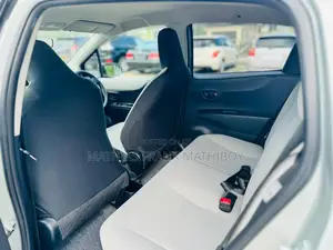 Toyota Vitz 2011 Silver