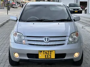 Toyota IST 2005 Silver