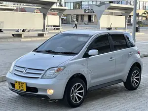 Toyota IST 2005 Silver