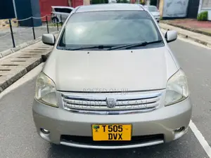 Toyota Raum 2005 Silver