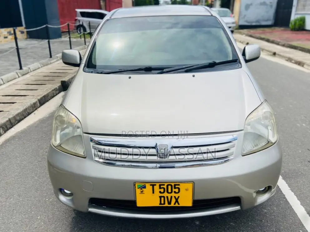 Toyota Raum 2005 Silver