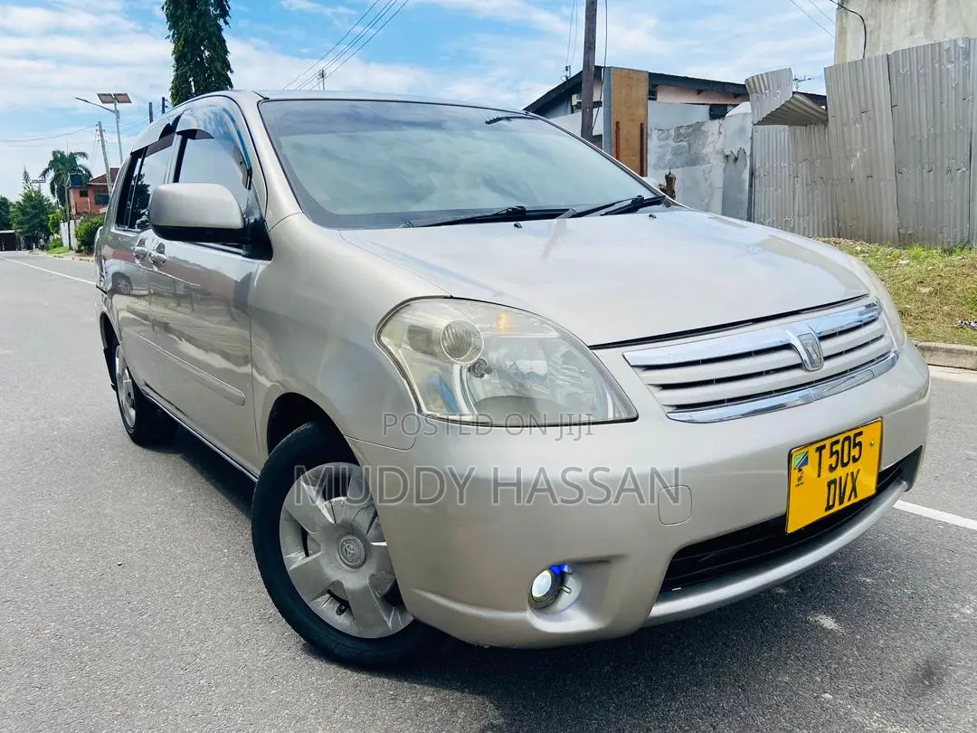 Toyota Raum 2005 Silver