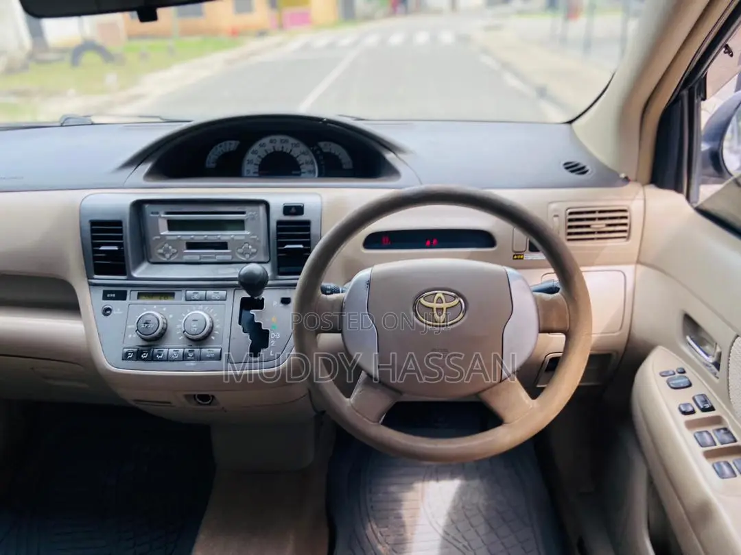 Toyota Raum 2005 Silver