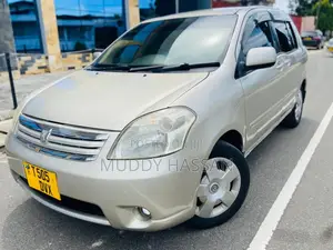 Toyota Raum 2005 Silver
