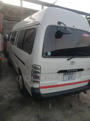 Toyota HiAce 1999 White