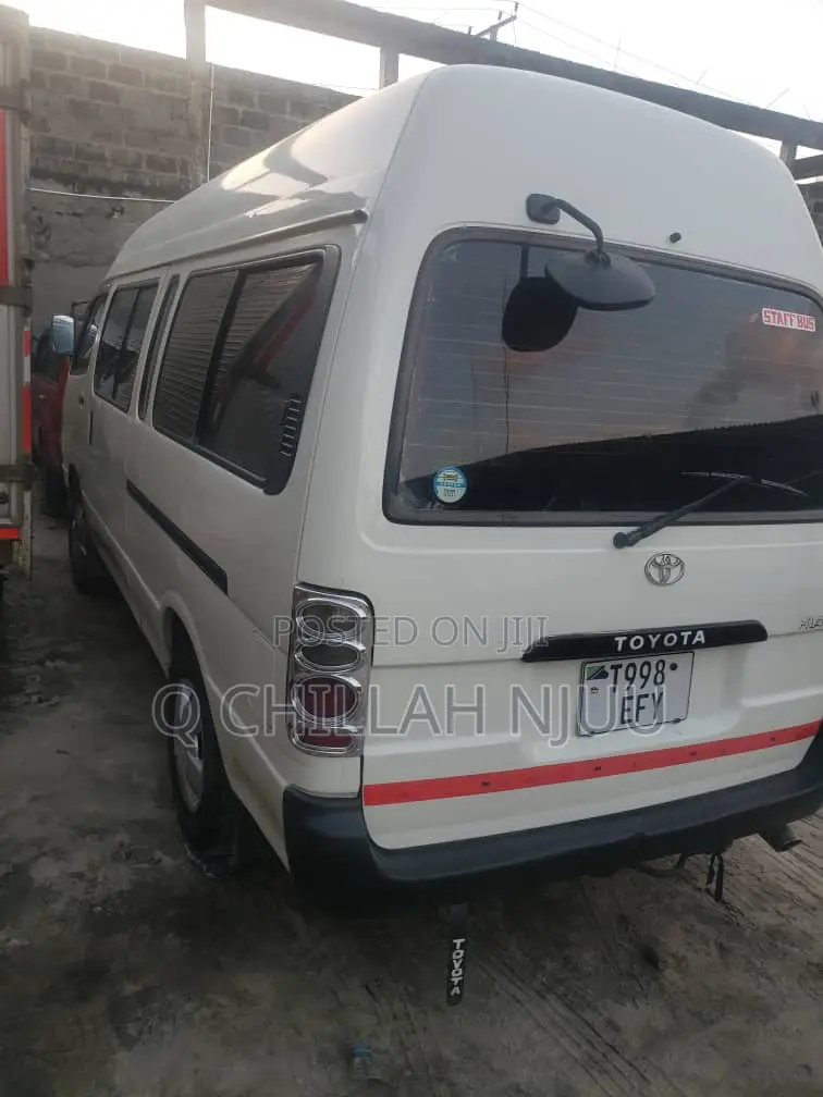 Toyota HiAce 1999 White