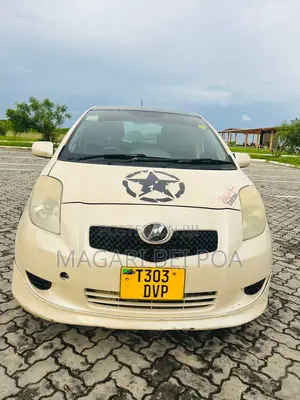 Toyota Vitz 2006 Ivory
