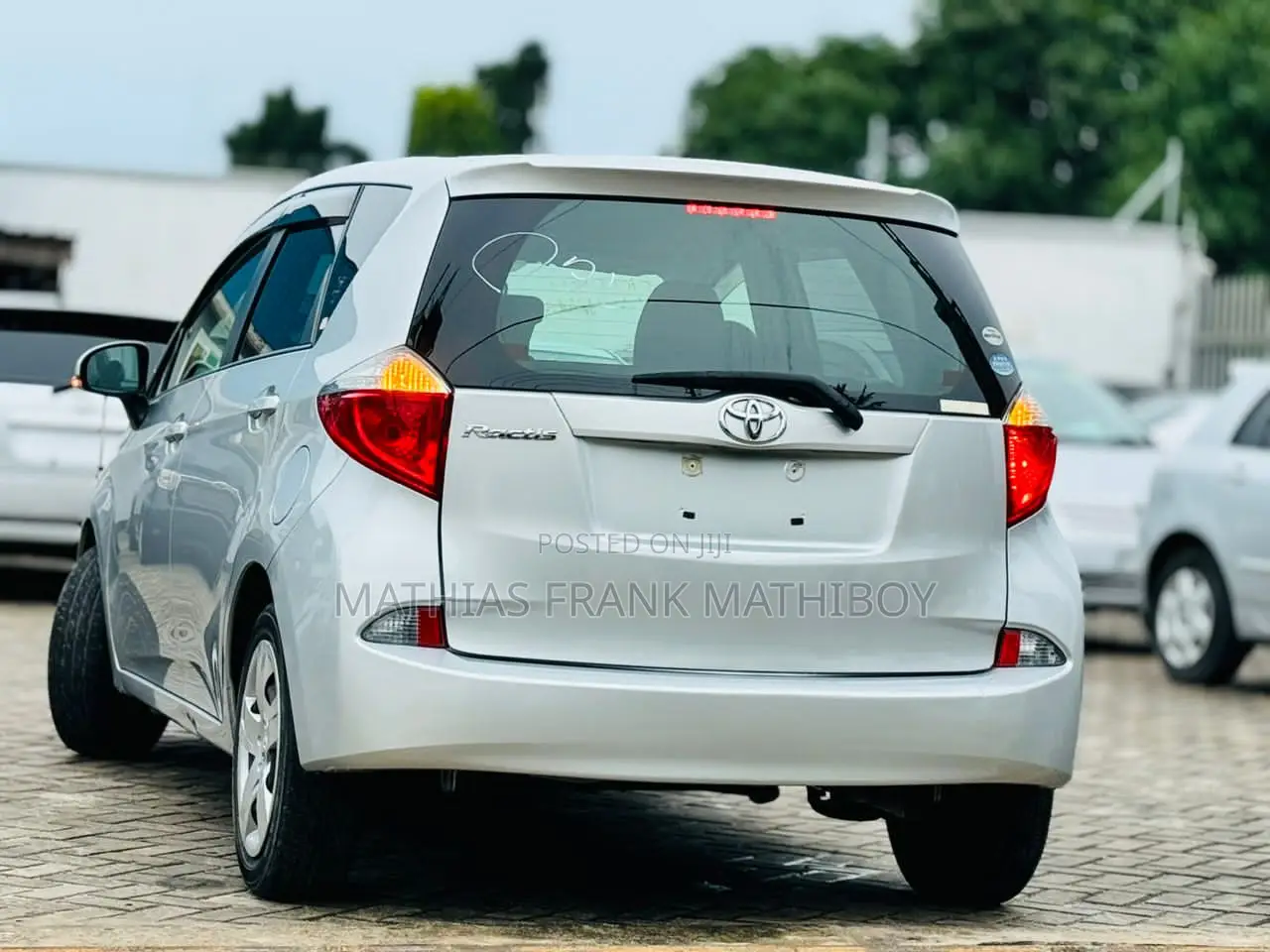 Toyota Ractis 2010 Silver
