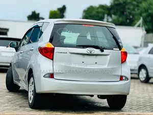 Toyota Ractis 2010 Silver