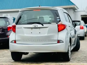 Toyota Ractis 2010 Silver