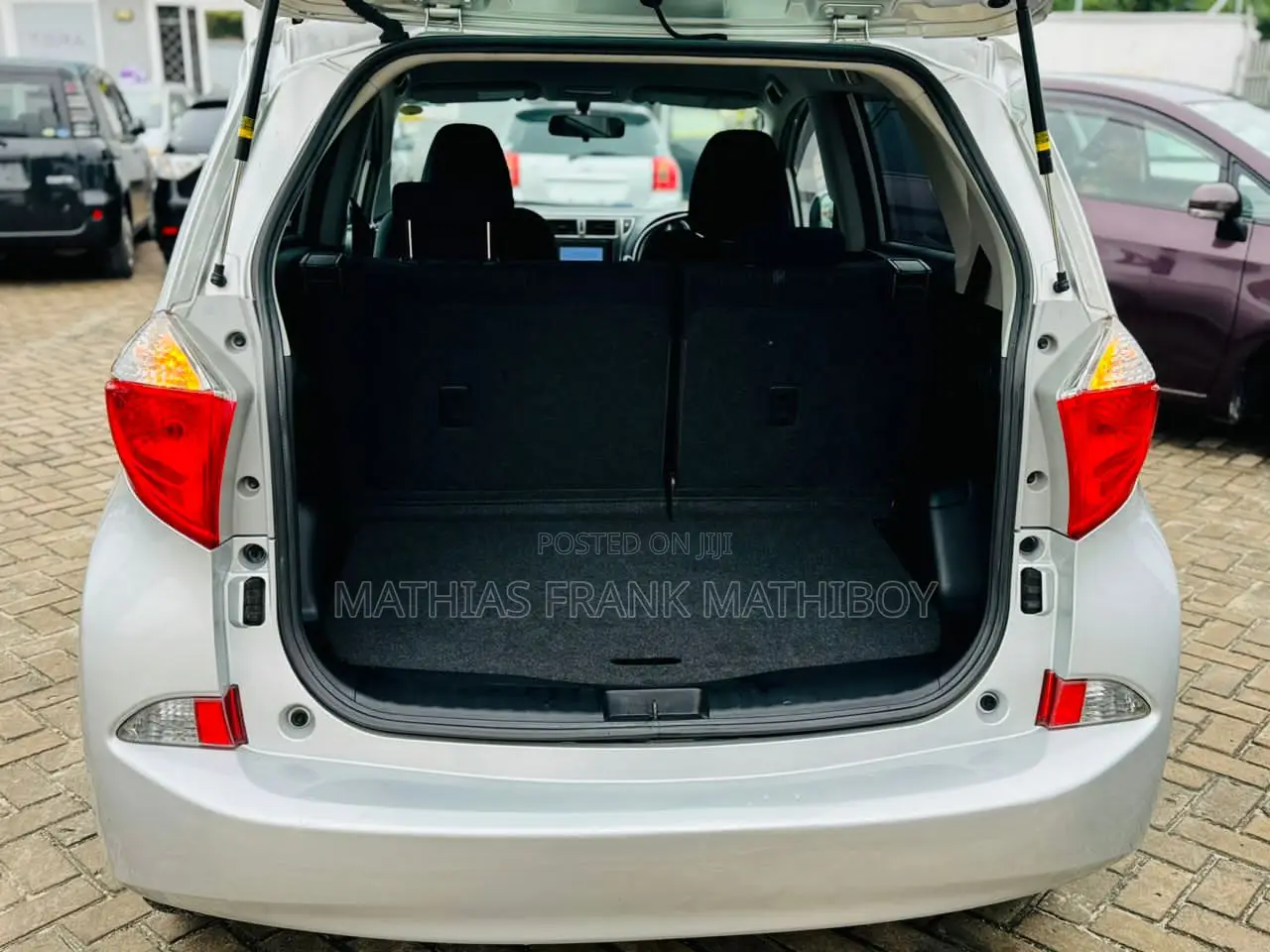 Toyota Ractis 2010 Silver