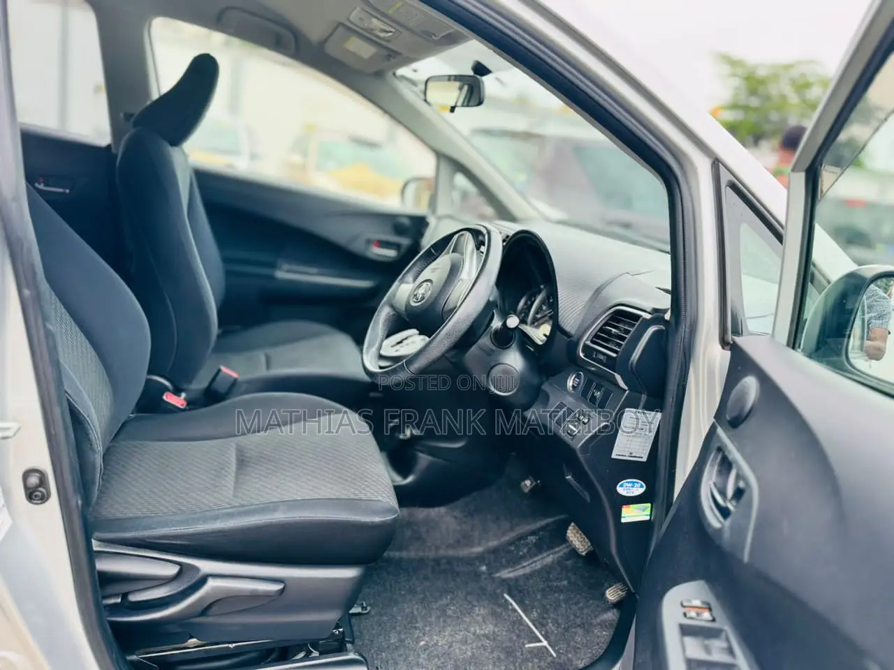 Toyota Ractis 2010 Silver