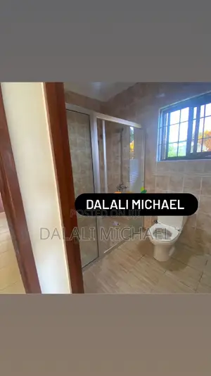 5bdrm Bungalow in Ada Estate for rent