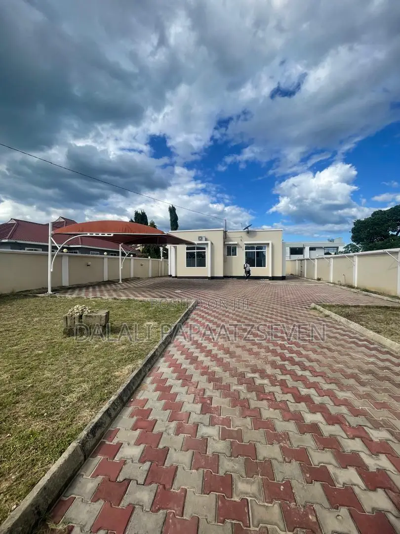 2bdrm House in Dalalipapaatzseven, Kinondoni for rent