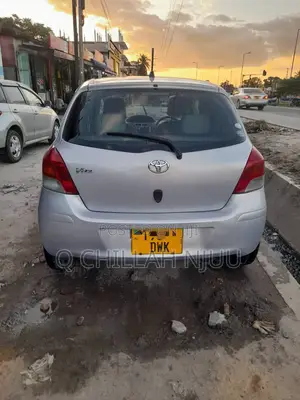 Toyota Vitz 2004 Silver